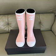 Chanel rubber rain boots in a light pink - 5