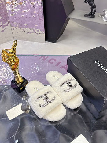 Chanel terry cloth or shearling-style slidesn in white