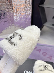 Chanel terry cloth or shearling-style slidesn in white - 5