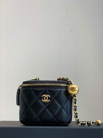 Chanel Vanity With Chain Black size 16x8x10 cm
