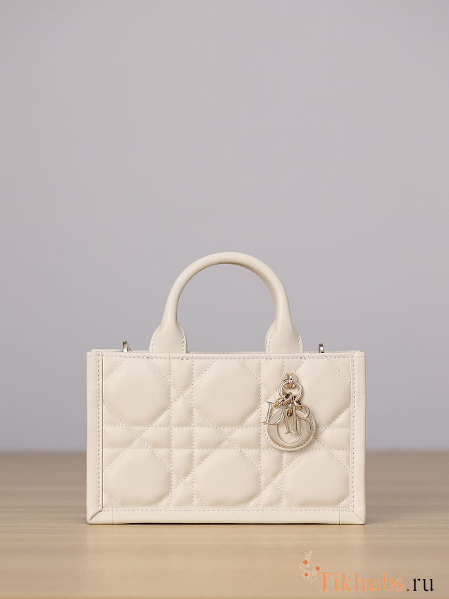 Dior Book Tote Off-white Macrocannage Calfskin 21.5x13x7.5 - 1