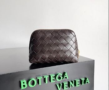  Bottega Veneta intrecciato leather cosmetic pouch in a dark brown color 16.5*10.5*9 cm