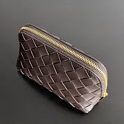  Bottega Veneta intrecciato leather cosmetic pouch in a dark brown color 16.5*10.5*9 cm - 2