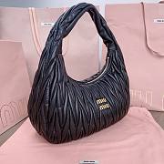 Miu Miu Wander matelassé hobo bag in black nappa leather 29 X 24 X 10 cm - 6