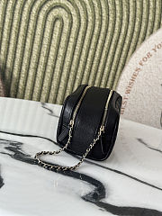 Chanel  Caviar Quilted Toiletry Case With Chain Black 18*9*9 cm - 6