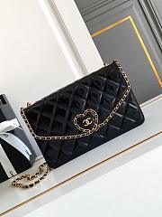 Chanel 24A black quilted patent chain around heart flap bag 15*24.5*4cm - 1