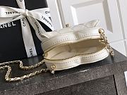 Chanel CC In Love Heart Clutch with Chain in white lambskin leather 12×13×5.5cm - 2