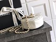 Chanel CC In Love Heart Clutch with Chain in white lambskin leather 12×13×5.5cm - 3