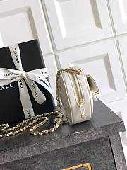 Chanel CC In Love Heart Clutch with Chain in white lambskin leather 12×13×5.5cm - 4