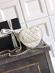Chanel CC In Love Heart Clutch with Chain in white lambskin leather 12×13×5.5cm - 6