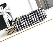 Chanel 24A Small Kelly Shopper bag in black and white houndstooth tweed 13x19x7 cm - 6