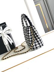 Chanel 24A Small Kelly Shopper bag in black and white houndstooth tweed 13x19x7 cm - 2