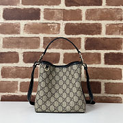 Gucci GG Emblem small bucket bag in beige and dark brown 20.5X18X11.5cm - 1