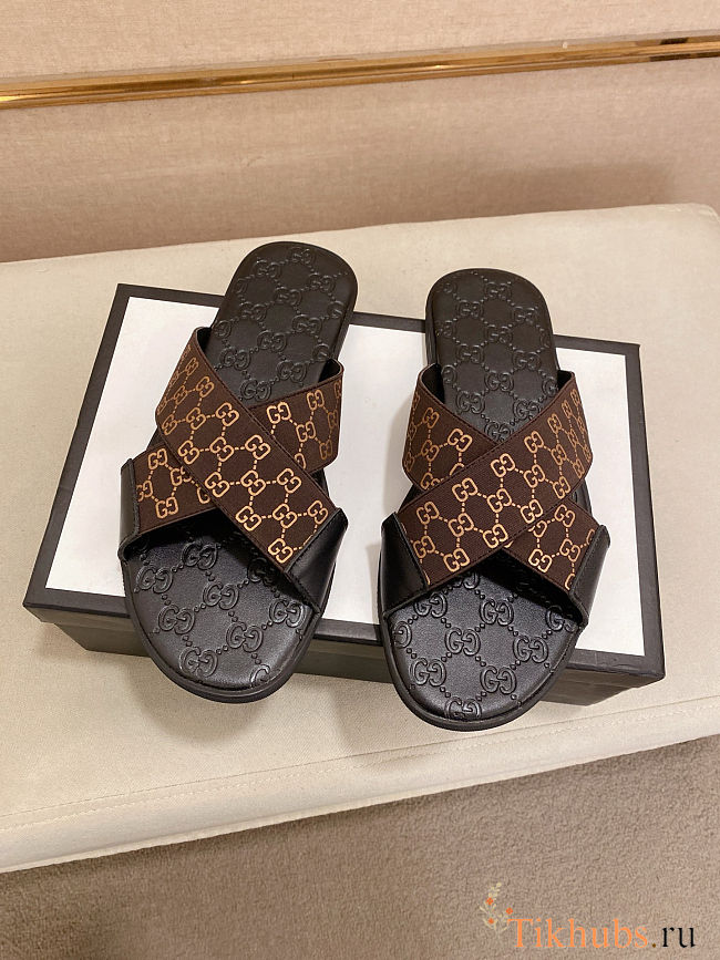 Gucci men's slide sandals with criss-cross straps in brown and black color - 1