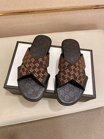 Gucci men's slide sandals with criss-cross straps in brown and black color