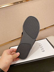 Gucci men's slide sandals with criss-cross straps in brown and black color - 2