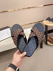 Gucci men's slide sandals with criss-cross straps in brown and black color - 3