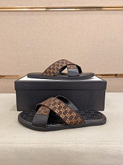 Gucci men's slide sandals with criss-cross straps in brown and black color - 6
