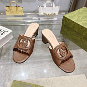 Gucci Women's slide sandal with Interlocking G in brown heel 6 cm - 5