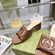 Gucci Women's slide sandal with Interlocking G in brown heel 6 cm - 3
