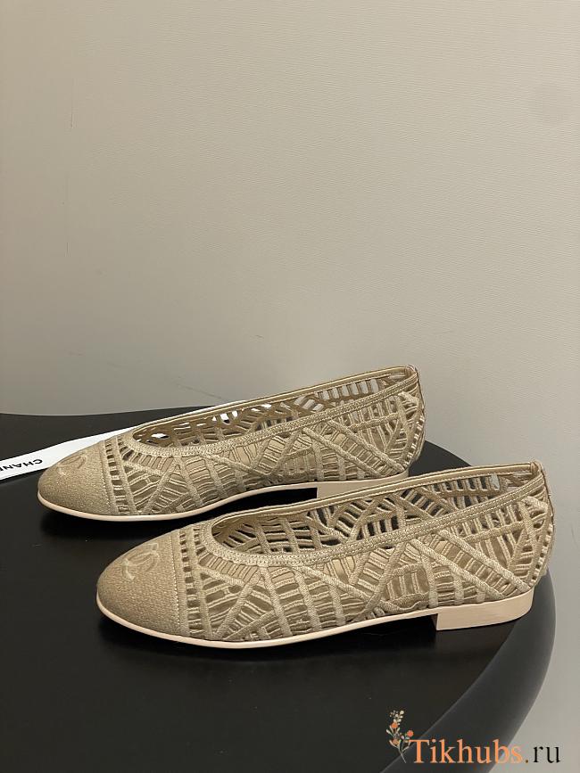 Chanel embroidered cotton ballet flats in beige - 1