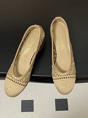 Chanel raffia woven block heel shoes in a beige color heel 5 cm - 6