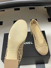 Chanel raffia woven block heel shoes in a beige color heel 5 cm - 2