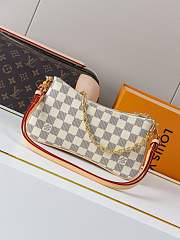 Louis Vuitton Liv Pochette in Damier Azur canvas in white 24.5x13.5x6.5 cm - 3