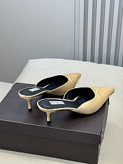 Alaïa Le Coeur 55 satin mules in beige - 5