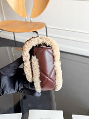  Chanel 24K Mini Shearling Flap Bag in brown lambskin with gold hardware 16 x 23.5 x7.5 cm - 5