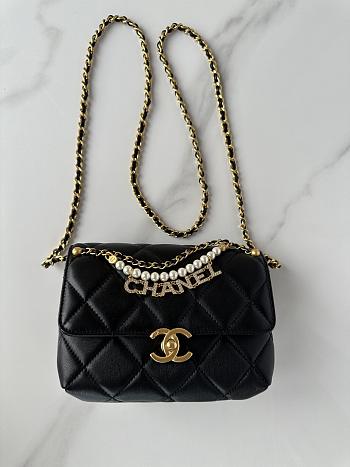 Chanel 24A Pearl Chain Bag in Black 19x12.5x18 cm