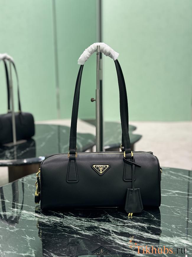 Prada medium leather shoulder bag in black 29x12.5x10cm - 1