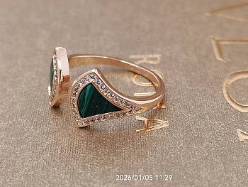 Bvlgari Divas' Dream 18 kt rose gold open ring with malachite inserts and pavé diamonds
