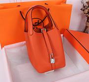 Hermès Picotin Lock 18 bag in orange Clemence leather  - 6