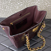 Valentino Garavani Laseine Small Shopping Bag in Chevron-Patterned Leather in burgundy color 26.5 x 22 x 10 cm - 3