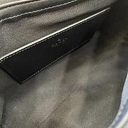 Gucci GG Emblem embossed black leather small shoulder bag in black color 22×14×8cm - 2