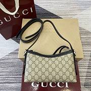 Gucci GG Emblem medium shoulder bag in the coated-canvas 22x14x8cm  - 6