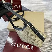 Gucci GG Emblem medium shoulder bag in the coated-canvas 22x14x8cm  - 5