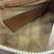 Gucci GG Emblem embossed leather small shoulder bag in brown color 22×14×8cm - 5