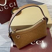 Gucci GG Emblem embossed leather small shoulder bag in brown color 22×14×8cm - 2