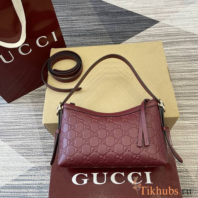 Gucci GG Emblem embossed leather small shoulder bag in red color 22×14×8cm - 1