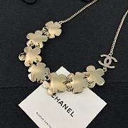 Chanel necklace with gemstone flower embellishments - 3