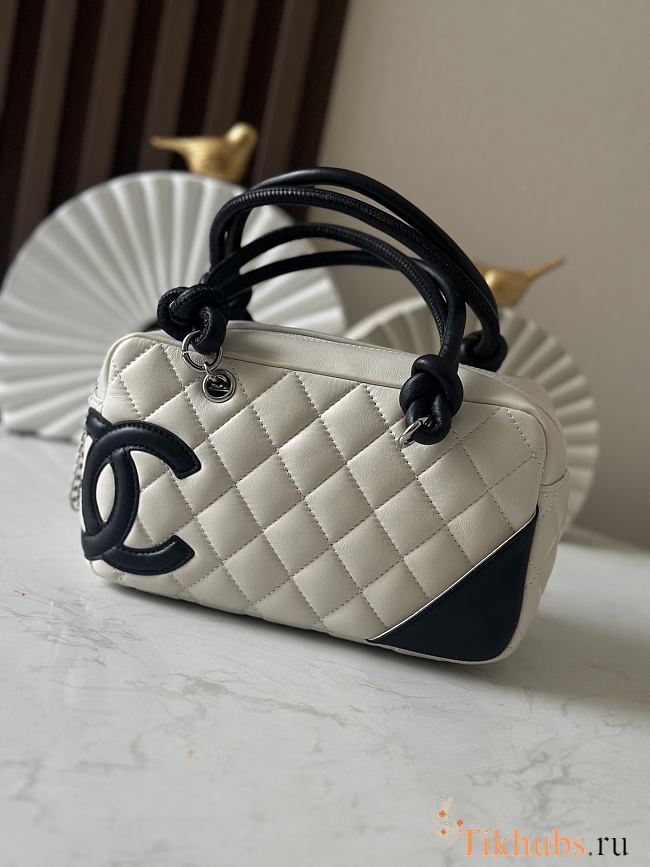 Chanel Mini Ligne Cambon Bowler bag in white lambskin leather with a black CC logo and handles 12*21*9cm - 1