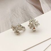 Graff Wild Flower diamond cluster stud earrings  - 3