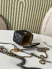 Chanel Mini Vanity with Chain bag in black lambskin leather with gold hardware 11x9 cm - 3