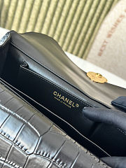 Chanel 19A crocodile embossed gold jeweled scarab clutch bag 30*13*4 cm - 3