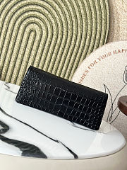 Chanel 19A crocodile embossed gold jeweled scarab clutch bag 30*13*4 cm - 2
