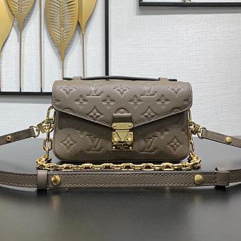  Louis Vuitton Pochette Métis East West bag in Monogram Empreinte leather 21.5x13.5x6 cm