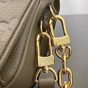  Louis Vuitton Pochette Métis East West bag in Monogram Empreinte leather 21.5x13.5x6 cm - 4