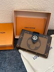 Louis Vuitton LV Juliette Wallet Monogram 13x9x3cm - 1